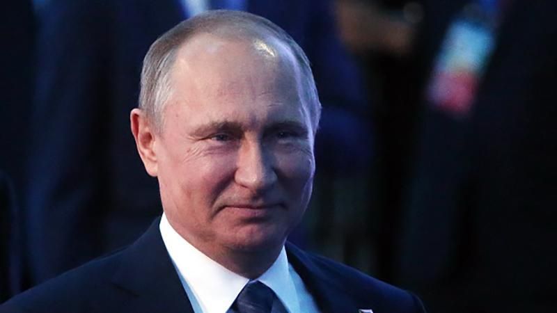 Карикатурист высмеял Путина-неженщину Карикатурист высмеял Путина-неженщину