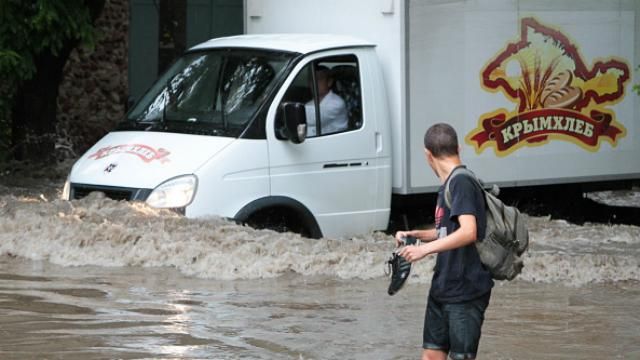 Крим у воді: "море" починається з вокзалу Сімферополя