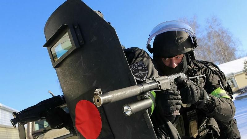 Під Москвою чоловік розстріляв перехожих з будинку і забарикадувався, є жертви Під Москвою чоловік розстріляв перехожих з будинку і забарикадувався, є жертви