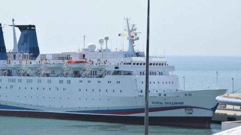 Повний провал. Круїзне судно з Росії в окупований Крим йде напівпорожнім Повний провал. Круїзне судно з Росії в окупований Крим йде напівпорожнім