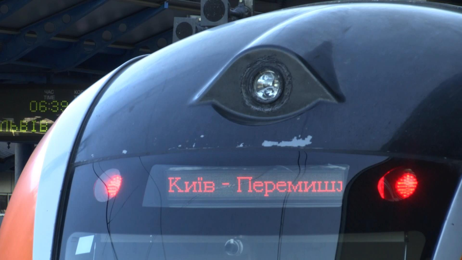 "Безвизовый поезд" с украинцами прибыл в Польшу: первые фото