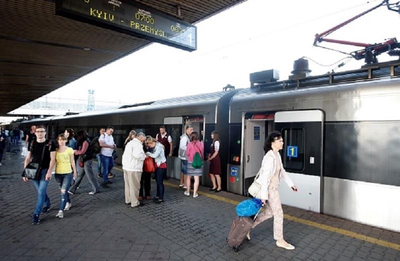 Стало известно, сколько украинцев уже воспользовались безвизом Стало известно, сколько украинцев уже воспользовались безвизом