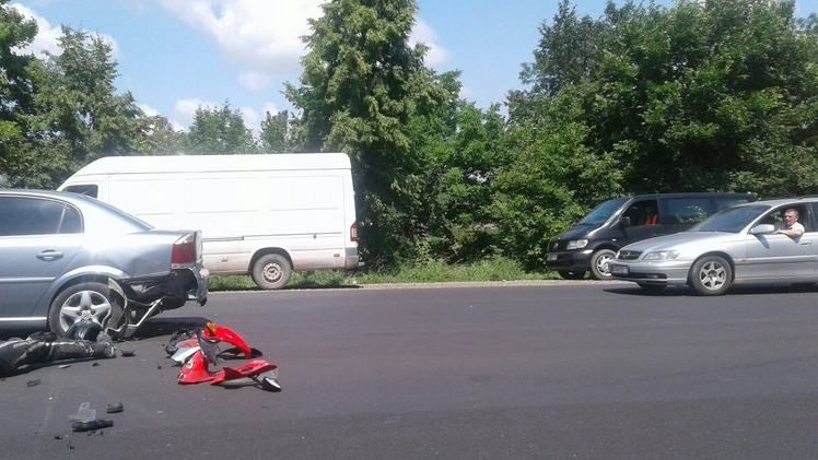 Жахлива ДТП сталася на Буковині: мотоциклісти не розминулися з легковиком (18+)