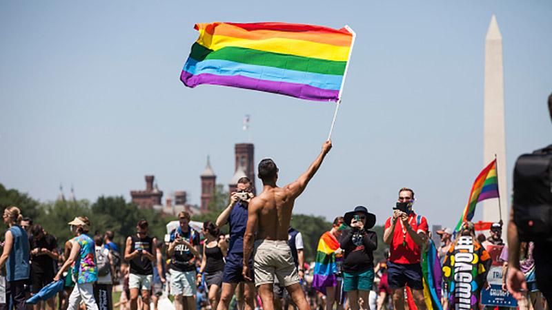 В Вашингтоне неделя Прайда началась традиционным гей-парадом: яркие фото
