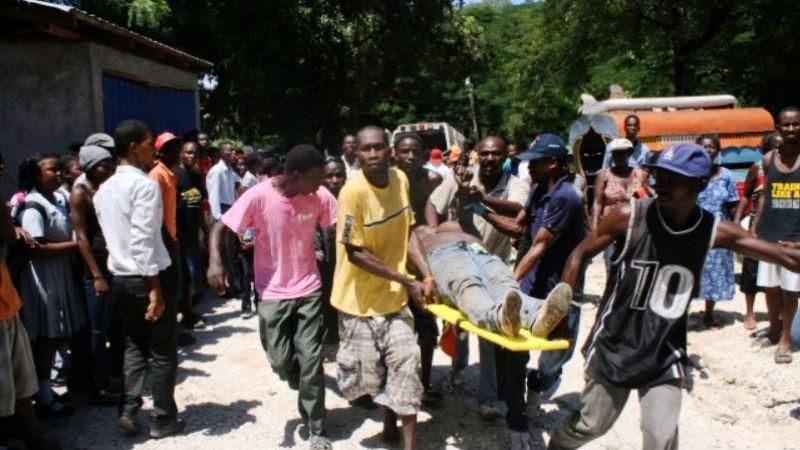 Грузовик протаранил толпу людей в Гаити: есть много погибших
