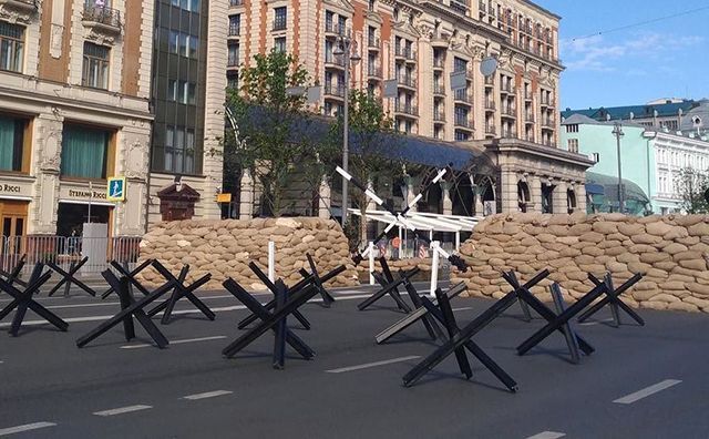 Біля Кремля встановлено барикади: Росія почала мітинги Біля Кремля встановлено барикади: Росія почала мітинги