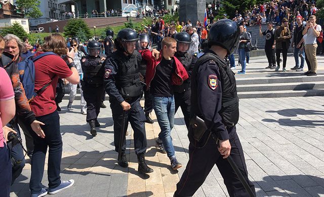 Антикорупційні мітинги в Росії: силовики затримують людей