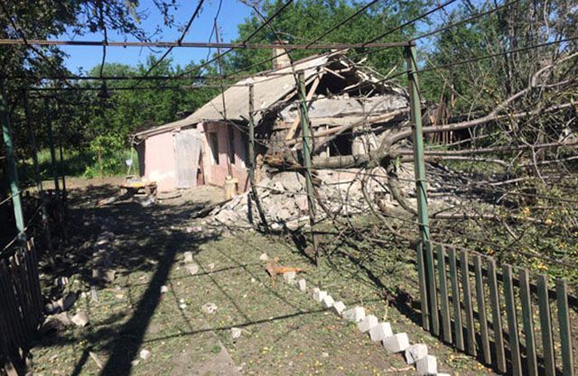 Бойовики вдарили вогнем по селищах на Донеччині: є фото руїн