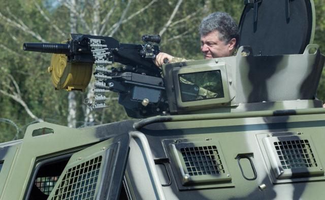 Порошенко схвалив закон про суворе покарання за контрабанду зброї Порошенко схвалив закон про суворе покарання за контрабанду зброї