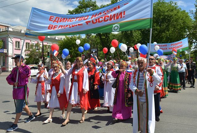 Оккупанты заставляют бюджетников в Крыму выходить на празднование Дня России