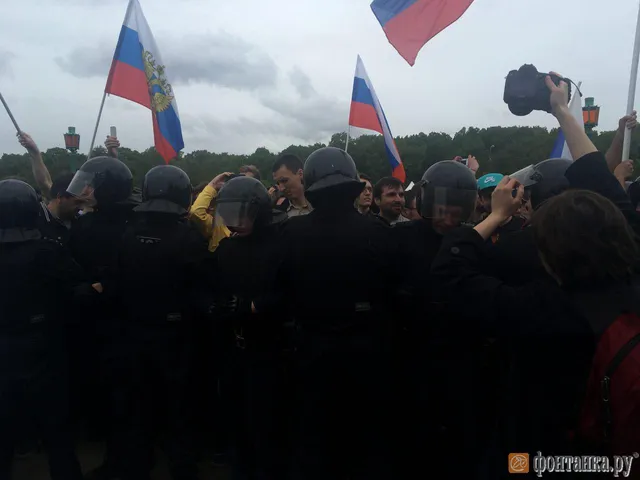 Мітинги в Росії: масові затримання у Петербурзі