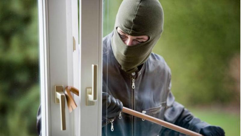 Наглое преступление в Киеве: злоумышленники ограбили дом на глазах у детей