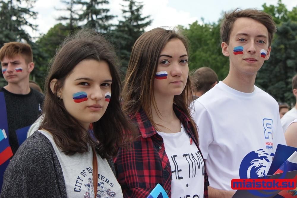 Не как в Москве: в оккупированном Луганске отпраздновали день России. Фото