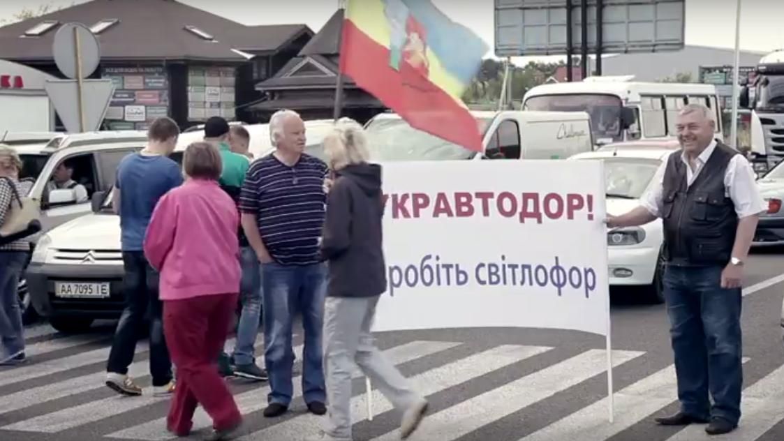 Появилось видео масштабного перекрытия трассы на Киевщине Появилось видео масштабного перекрытия трассы на Киевщине