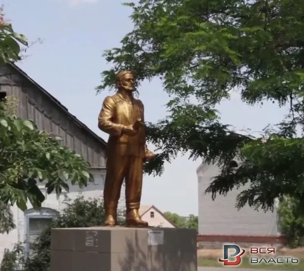 Пам'ятник Леніну перероблено на пам'ятник болгарському переселенцю