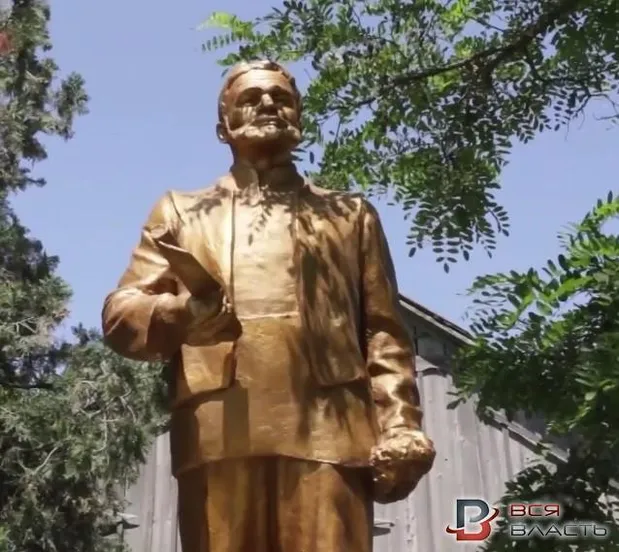 Пам'ятник Леніну перероблено на пам'ятник болгарському переселенцю