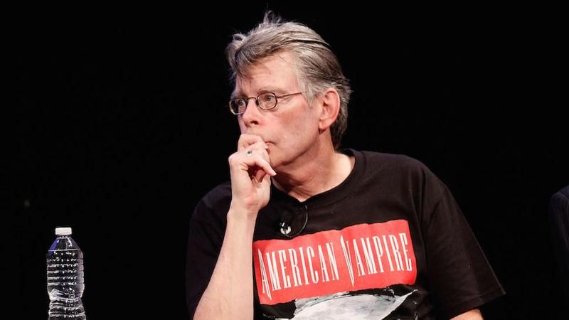 "Наверное, придется себя убить": Трамп заблокировал известного писателя за шутки и критику