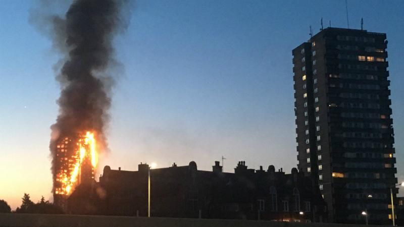 Пожар в Лондоне: В Лондоне загорелся жилой дом - есть жертвы