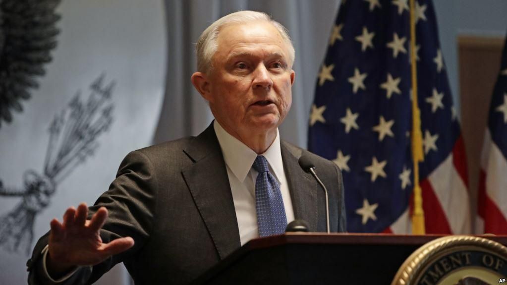 "Показушний" матч за участю зірок, – американський журналіст про слухання Сешнса "Показушний" матч за участю зірок, – американський журналіст про слухання Сешнса