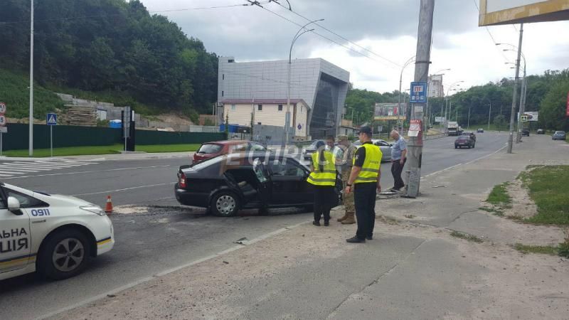 Авто с военными прокурорами попало в аварию в Киеве: появились фото