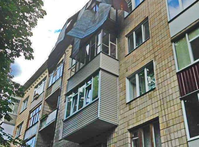 Руйнівний буревій у Сумах: у мережі показали фото та відео наслідків Руйнівний буревій у Сумах: у мережі показали фото та відео наслідків