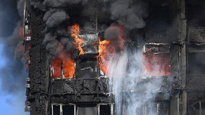 Жахлива пожежа у багатоповерхівці Лондона: кількість жертв зросла вдвічі