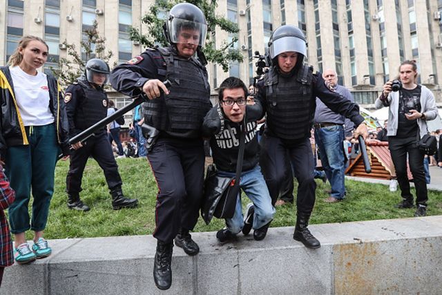 Протести в Росії вдарили по слабких місцях системи правління Путіна, – NYT Протести в Росії вдарили по слабких місцях системи правління Путіна, – NYT