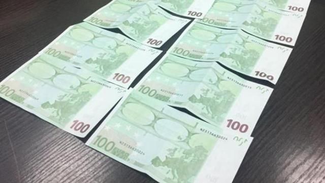 Детективы НАБУ задержали судью во время получения взятки Детективы НАБУ задержали судью во время получения взятки