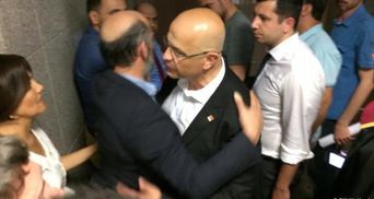 Оппозиционного депутата в Турции посадили на 25 лет за шпионаж