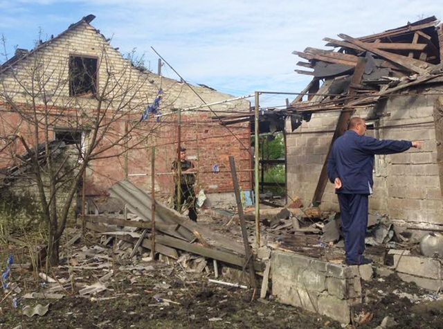 Боевики ударили огнем по домам мирных жителей Марьинки
