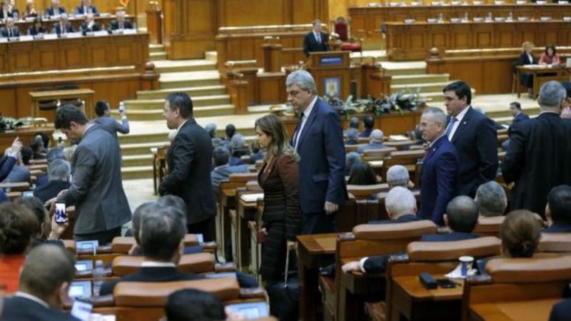 Всі члени уряду Румунії подали у відставку: відомі причини