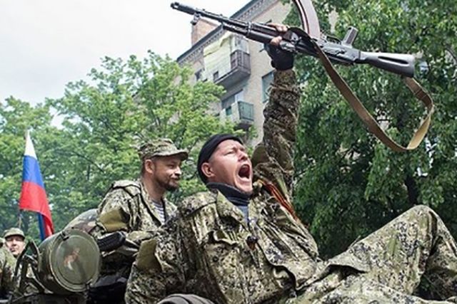 Россия обрезала зарплаты боевикам за войну на Донбассе: террористы протестуют