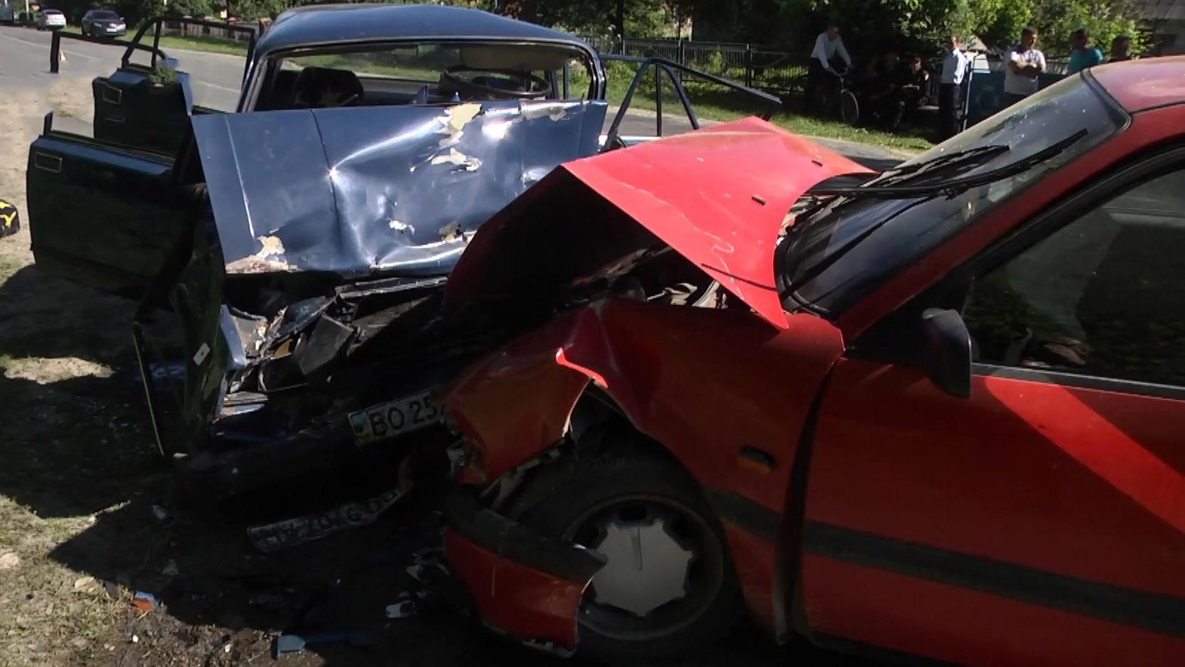 Жахлива ДТП сталася на Тернопільщині, троє людей загинуло Жахлива ДТП сталася на Тернопільщині, троє людей загинуло