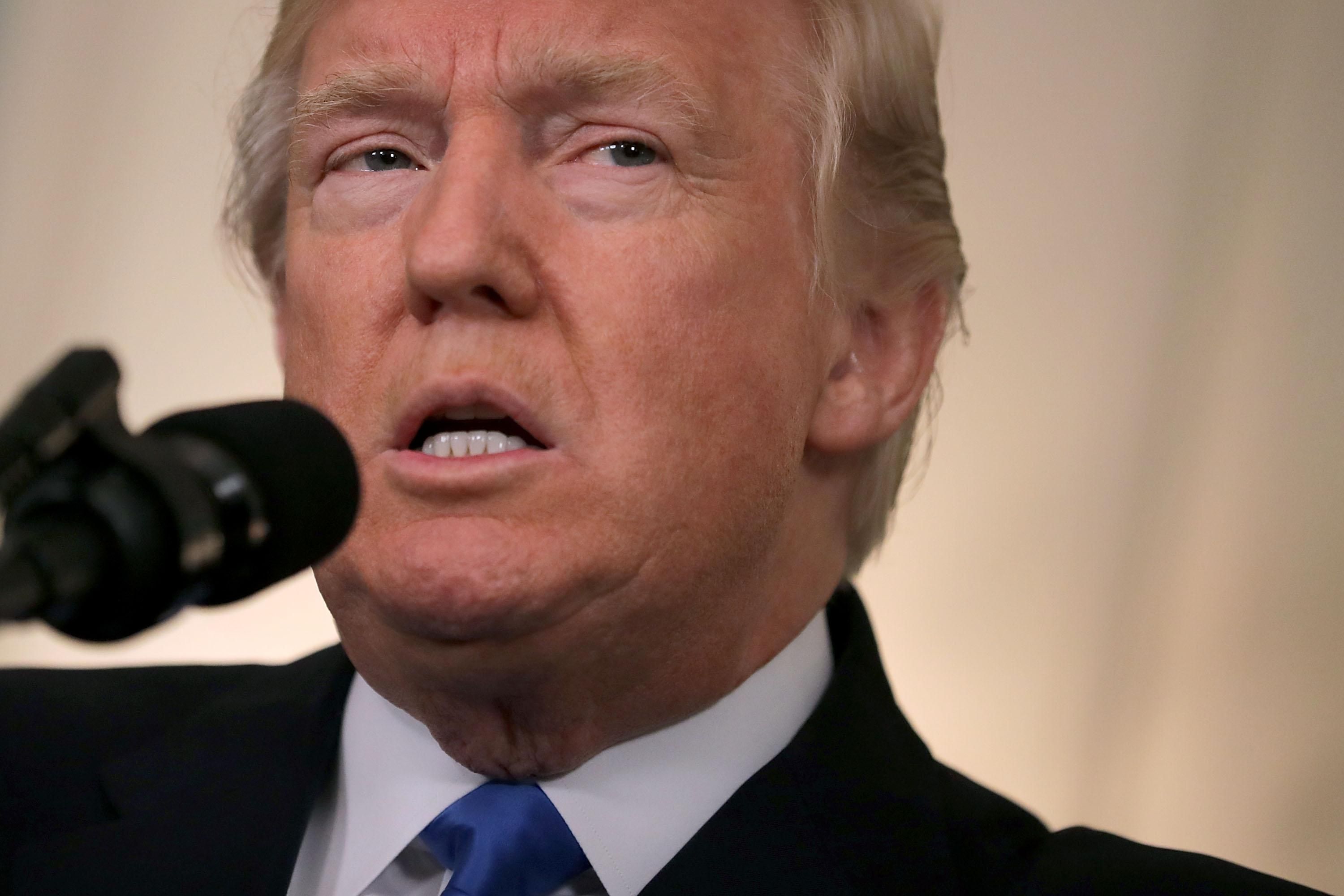 Чорна хмара над Білим домом: як "російська штукенція" невпинно наближує імпічмент Трампа Чорна хмара над Білим домом: як "російська штукенція" невпинно наближує імпічмент Трампа