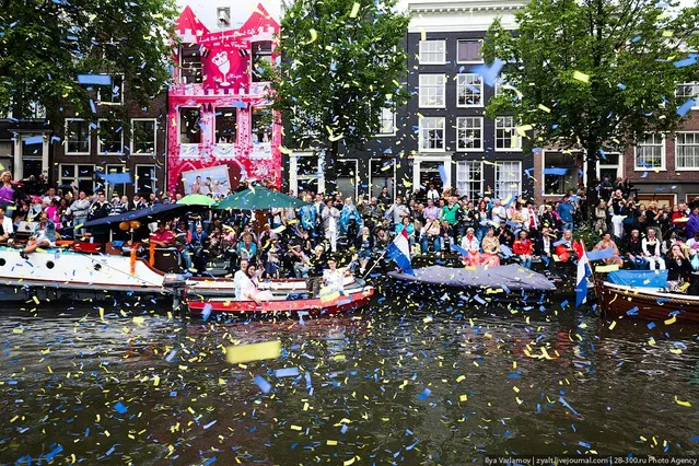 Амстердамський гей-прайд на човнах