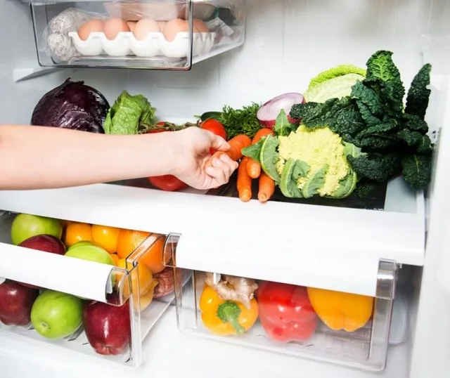 Не зберігайте одночасно багато овочів в холодильнику 