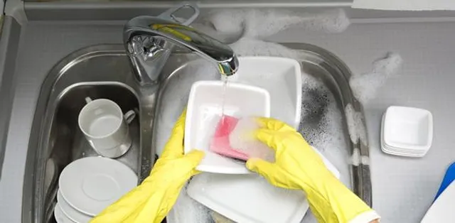 Губка для миття посуду – найбрудніше місце в кухні 