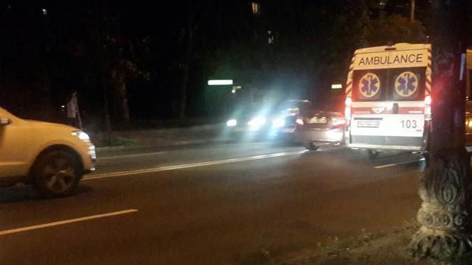 Авто насмерть сбило подростка в Киеве Авто насмерть сбило подростка в Киеве