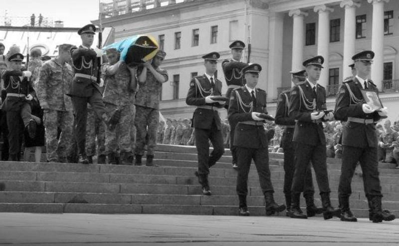 В Киеве попрощались с сапером "Юджином", который с самого начала войны уехал на Восток В Киеве попрощались с сапером "Юджином", который с самого начала войны уехал на Восток
