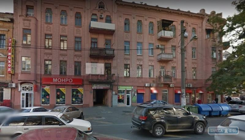 В Одессе в старинном доме обвалился потолок: фото