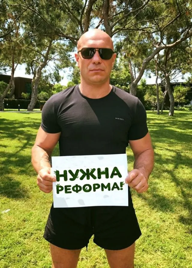 Жіңішке қара әйелмен анальды секс онлайн Мен Синельниковода секс алғым келеді