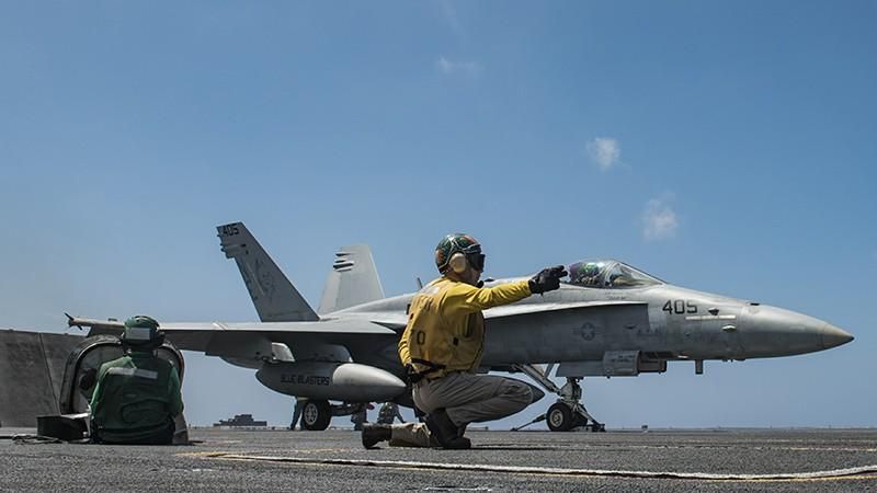 США сбили сирийский самолет, который нанес авиаудар по силам повстанцев
США сбили сирийский самолет, который нанес авиаудар по силам повстанцев