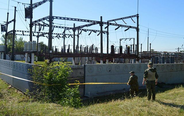 Неизвестные попытались взорвать электроподстанцию в Донецкой области Неизвестные попытались взорвать электроподстанцию в Донецкой области