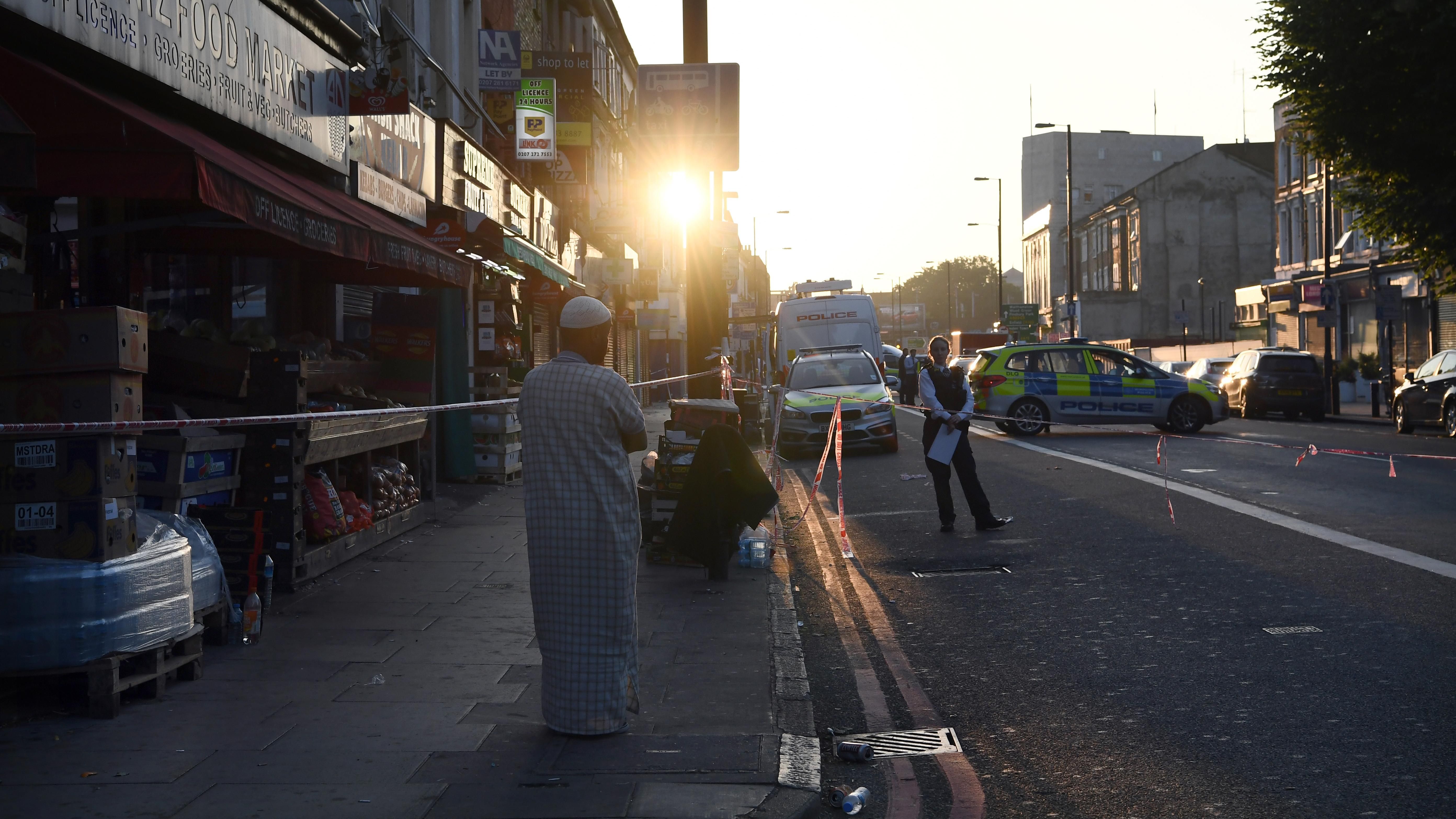 Наезд на толпу в Лондоне: свидетели говорят о террористе с ножом