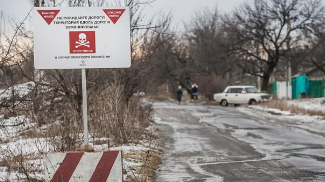 Вантажівка з цивільними підірвалась біля окупованої Горлівки: є постраждалі Вантажівка з цивільними підірвалась біля окупованої Горлівки: є постраждалі