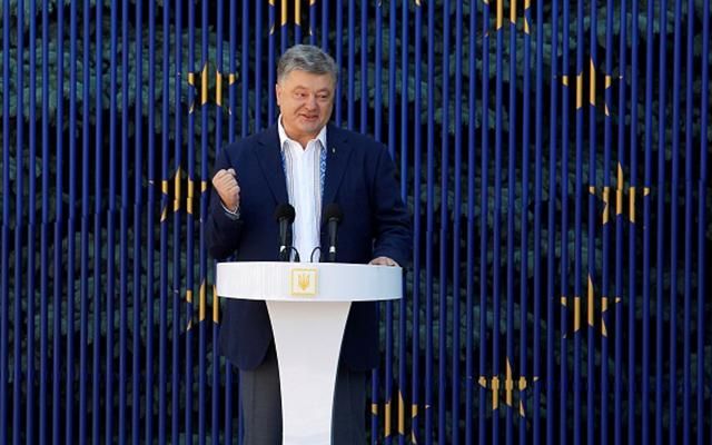 Порошенко нагородив орденами Яценюка та Клімкіна: стало відомо, за що Порошенко нагородив орденами Яценюка та Клімкіна: стало відомо, за що