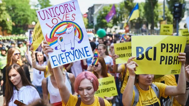 7 нападів і 10 постраждалих: чим закінчився "Київпрайд-2017" 7 нападів і 10 постраждалих: чим закінчився "Київпрайд-2017"