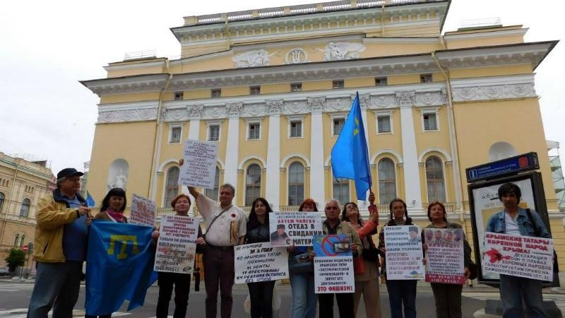 У Росії влаштували пікети на підтримку кримських татар: з'явились промовисті фото