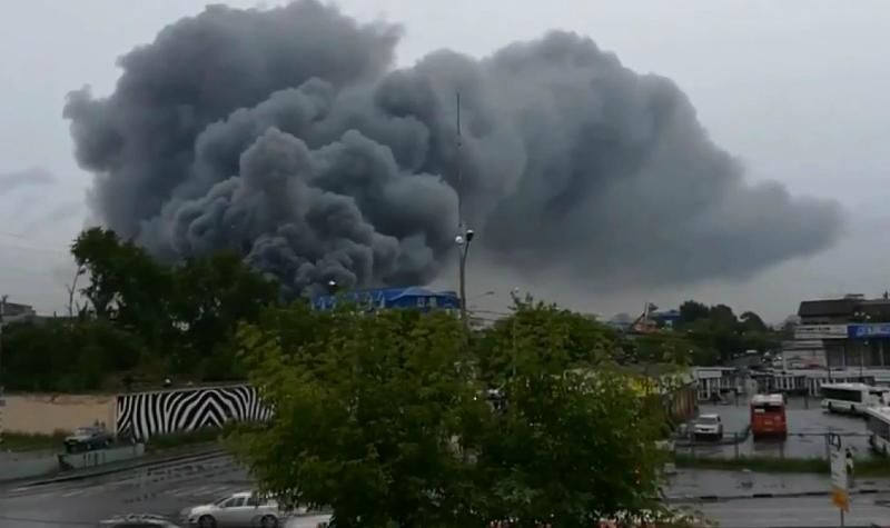 Велика пожежа у Москві: загорілись склади