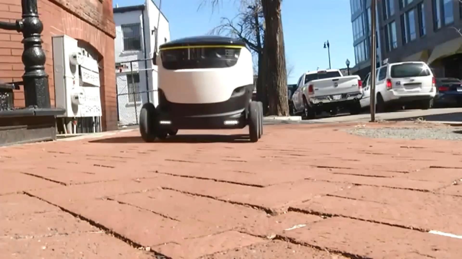 В Естонії посилки доставлятимуть роботи-кур'єри В Естонії посилки доставлятимуть роботи-кур'єри